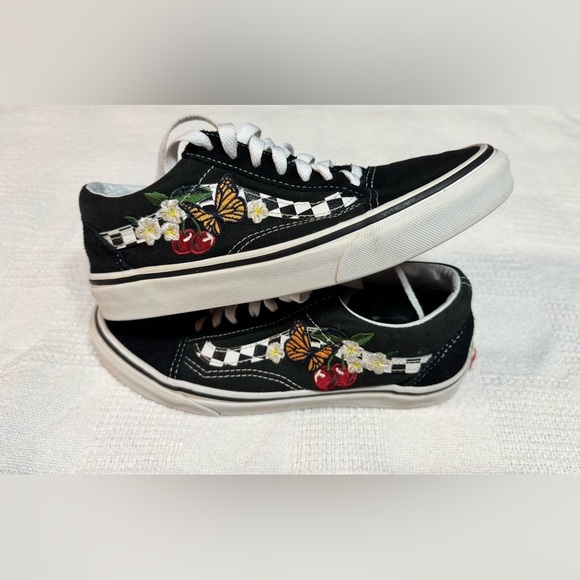 Vans X Embroidered Cherry Butterfly Old Skool Checkered Shoes Womens Size 6.5 - Picture 3 of 9